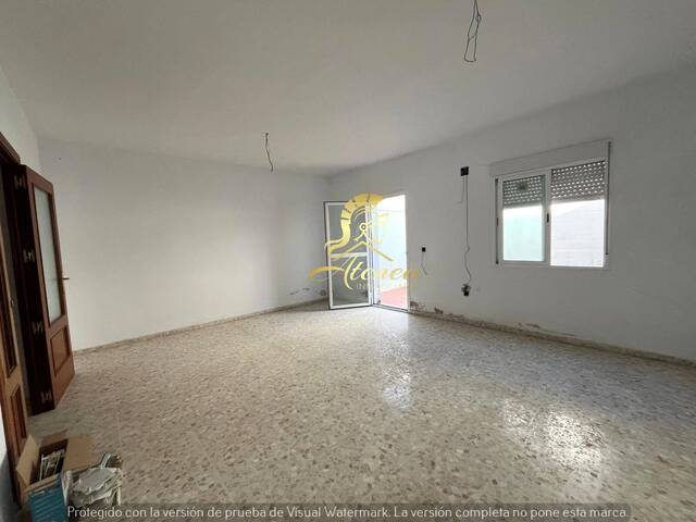 #1142 - Casa para Venta en Utrera - Andalucía